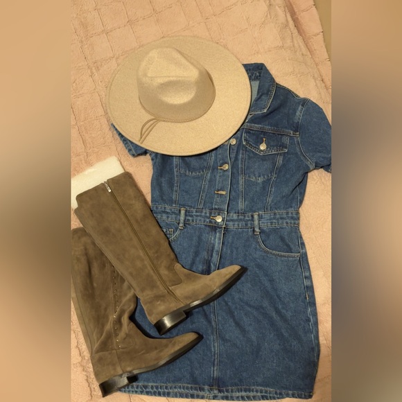 Women’s boots - Picture 1 of 3